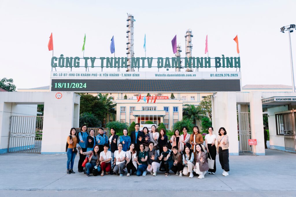 November 2024: 30 female energy experts attend the Basic Training Course on Green Hydrogen and Power-to-X Training Course in Hanoi and a field trip to Ninh Binh Fertilizer Plant under the instruction of Assoc. Prof. Dr. Pham Hoang Luong at the end of November 2024.